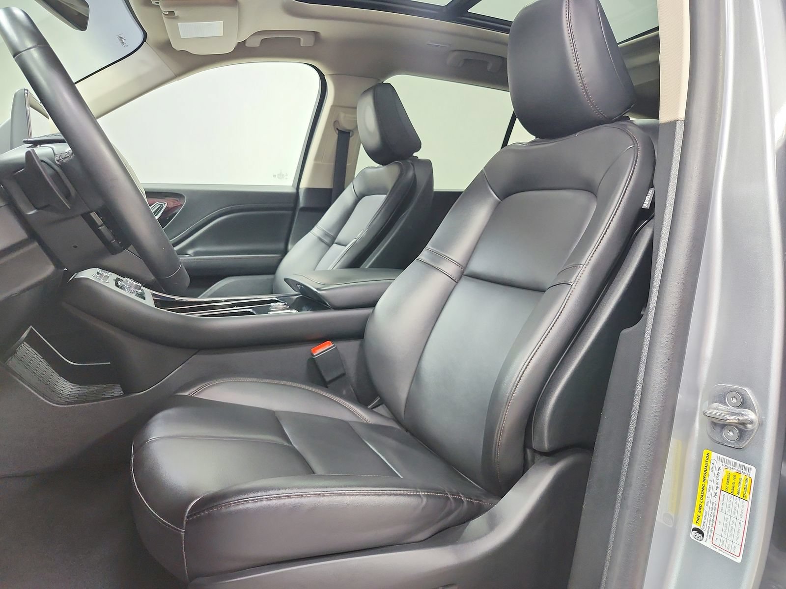 Used 2023 Lincoln Aviator AWD w/ Premium Package image 19