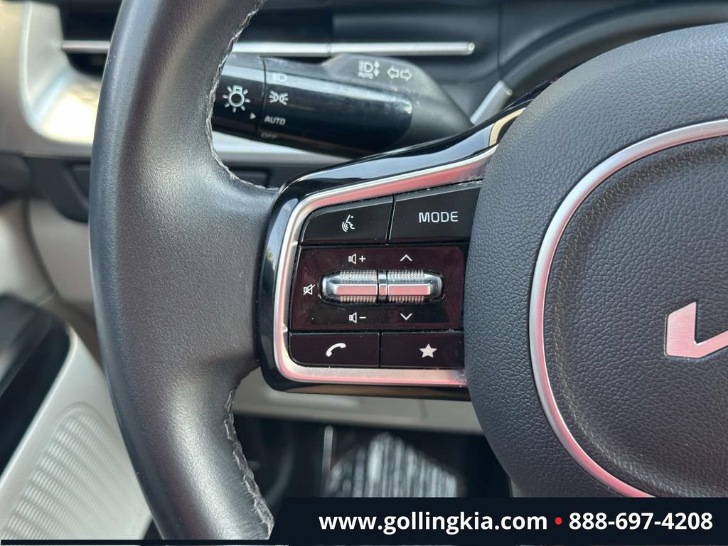 Certified 2024 Kia Carnival LX FWD image 21