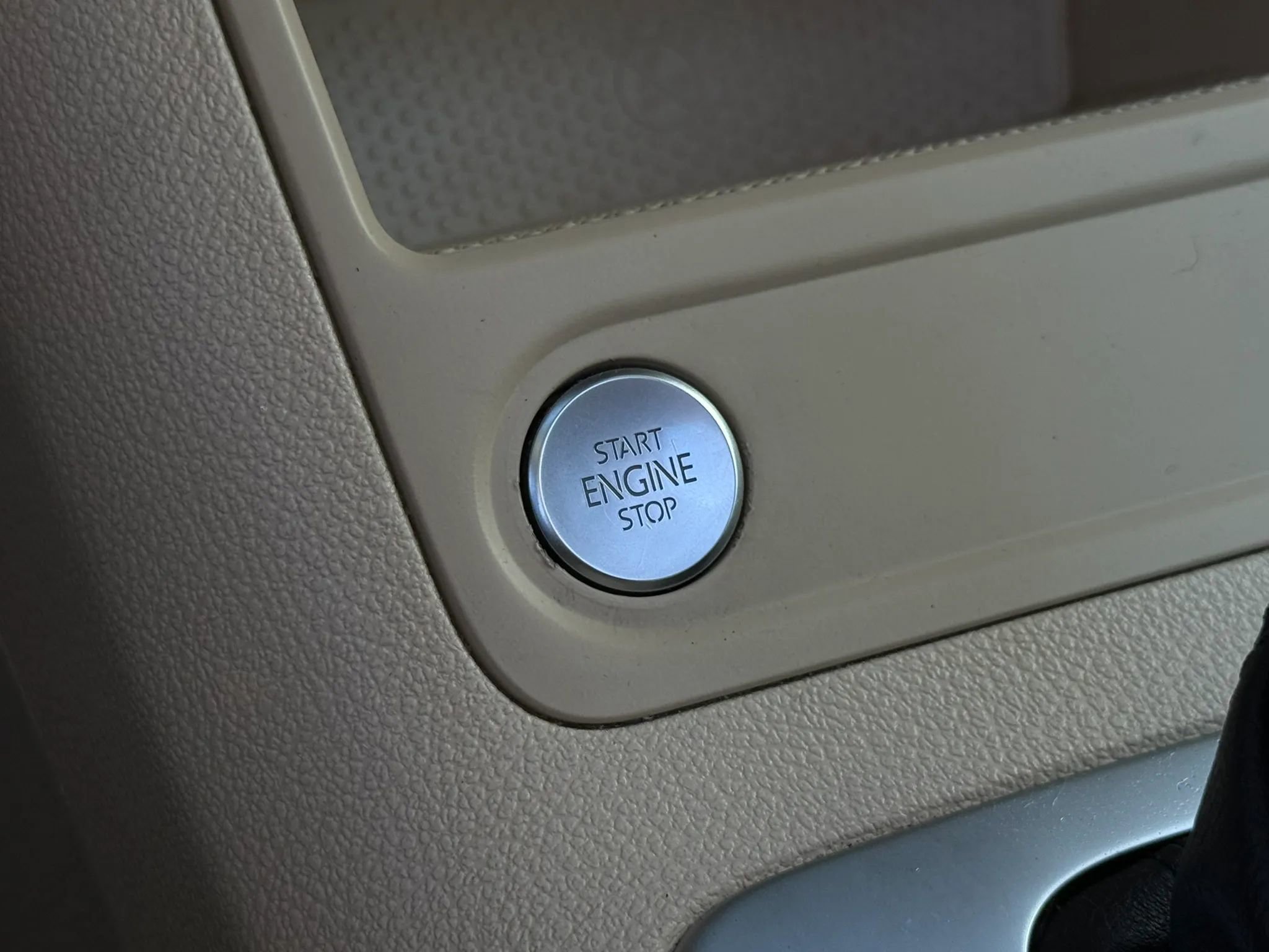 Used 2014 Volkswagen Tiguan SEL FWD image 39