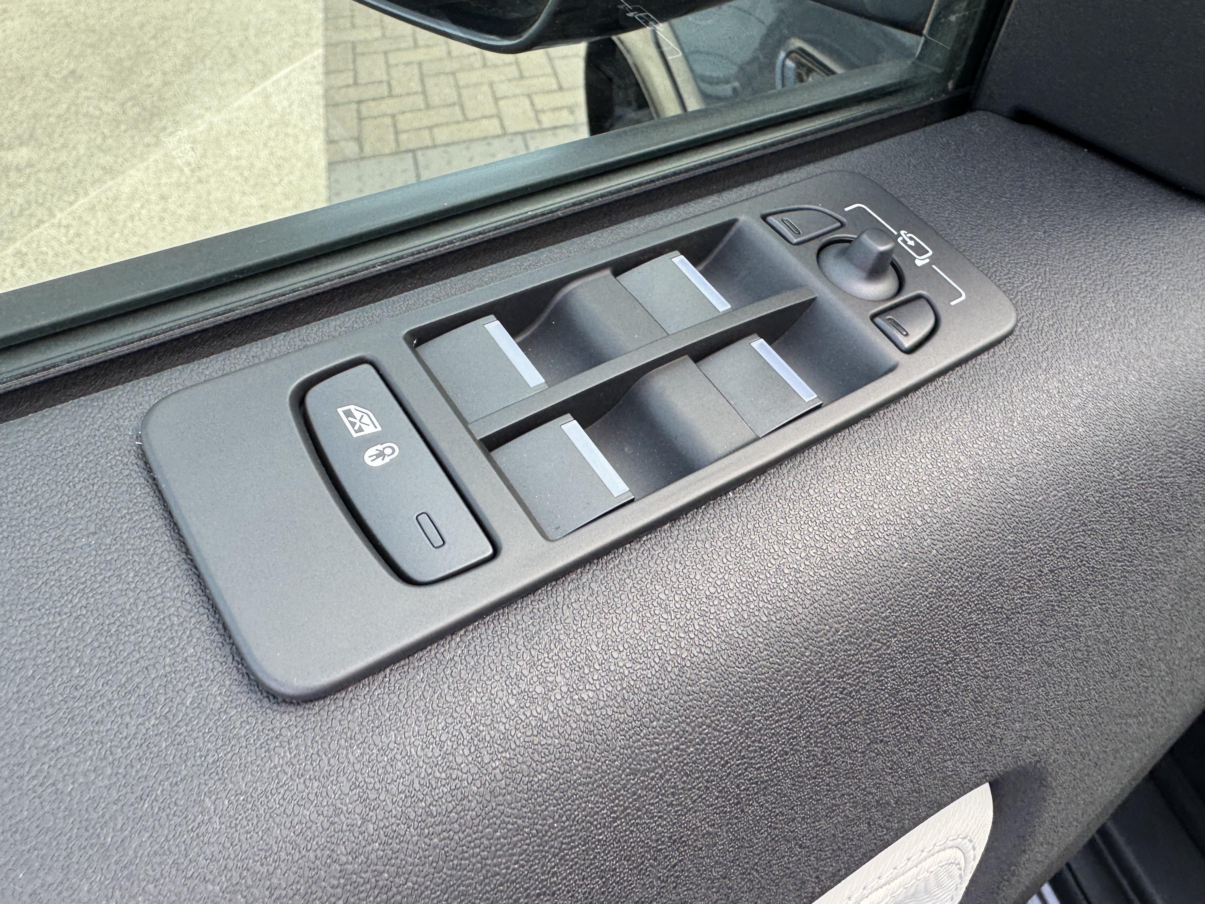 New 2026 Land Rover Discovery Sport Landmark AWD/4WD image 11