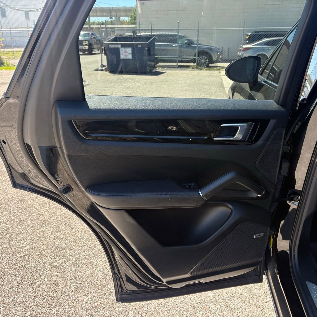 Used 2019 Porsche Cayenne image 12