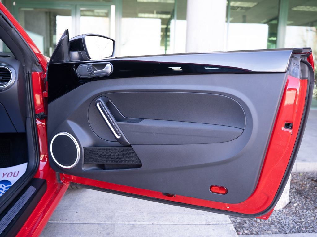 Used 2013 Volkswagen Beetle 2.0T image 17