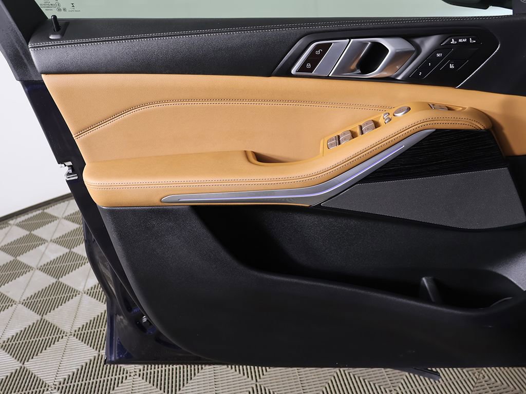 Used 2024 BMW X7 xDrive40i w/ M Sport Package image 26