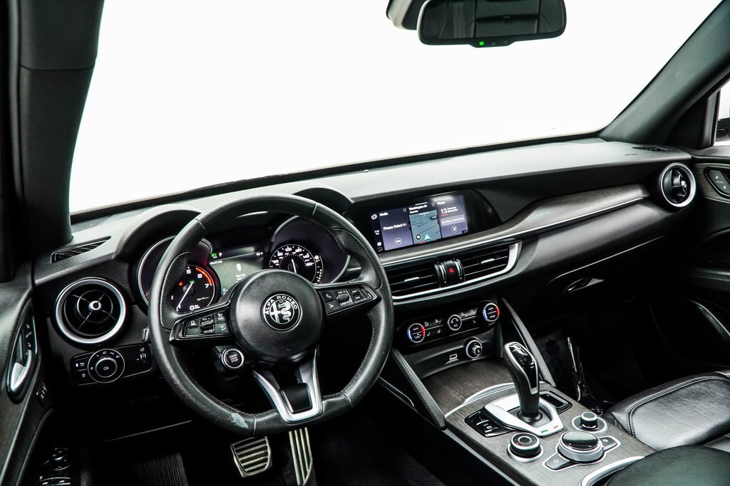 Used 2022 Alfa Romeo Stelvio Ti image 5