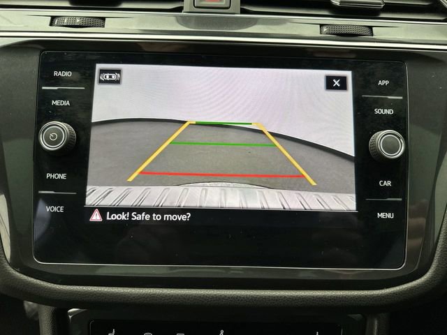 Certified 2022 Volkswagen Tiguan SE w/ Panoramic Sunroof Package image 18