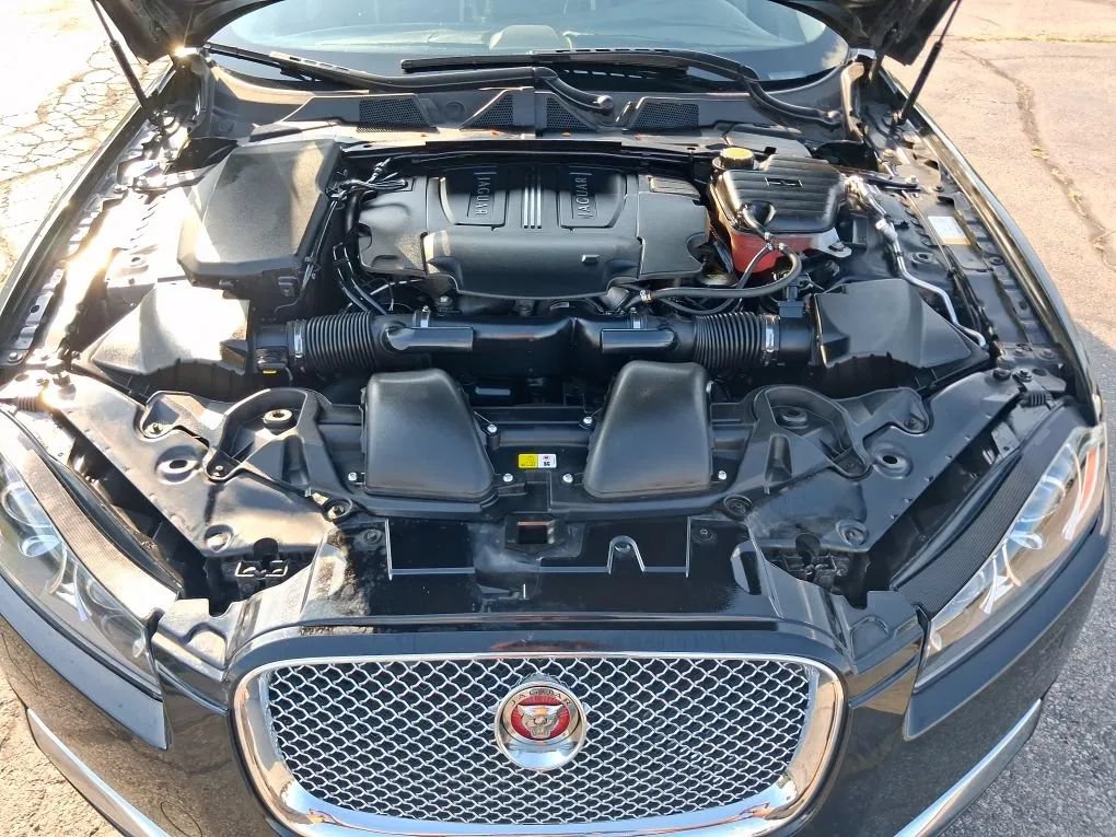 Used 2015 Jaguar XF Sport AWD/4WD image 16