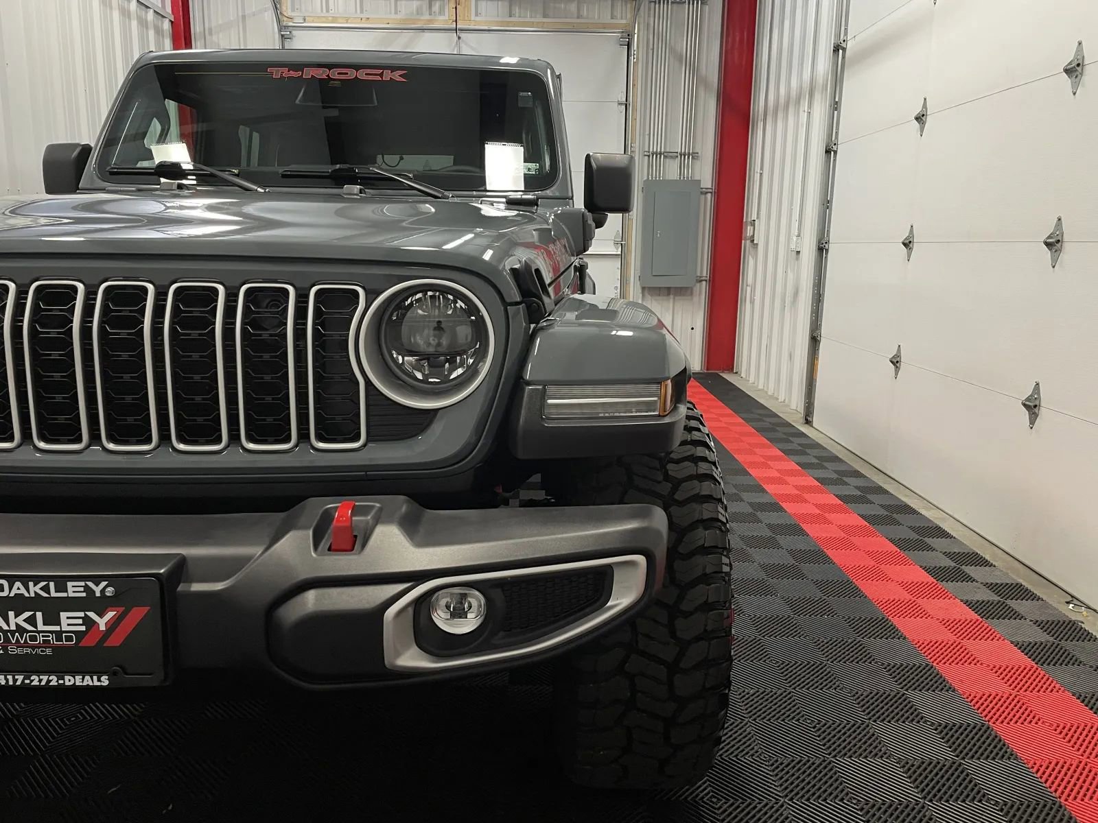Used 2025 Jeep Wrangler Unlimited Sahara w/ Safety Group AWD/4WD image 11
