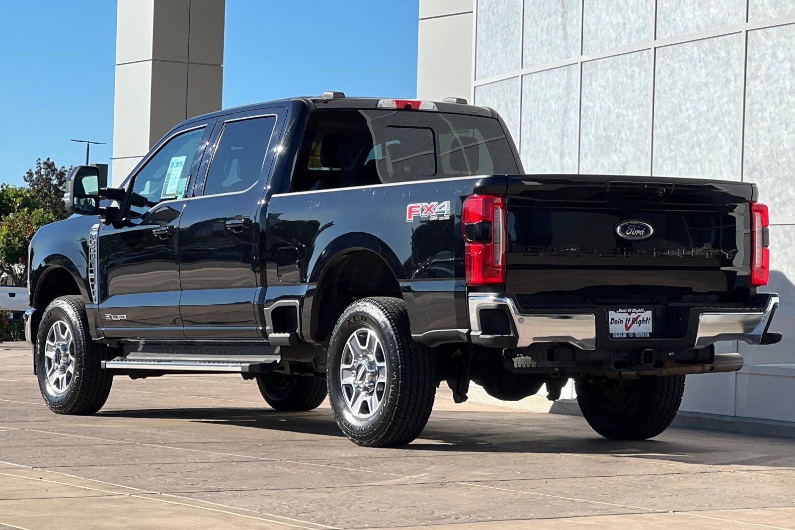 Used 2023 Ford F250 Lariat w/ FX4 Off-Road Package image 6