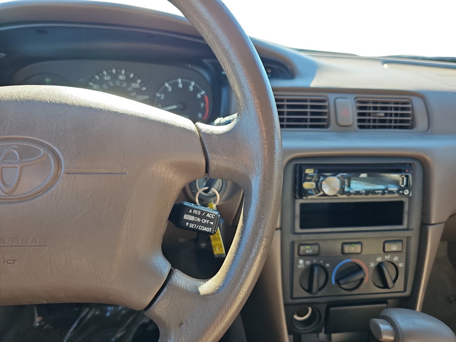 Used 2000 Toyota Camry LE FWD image 18
