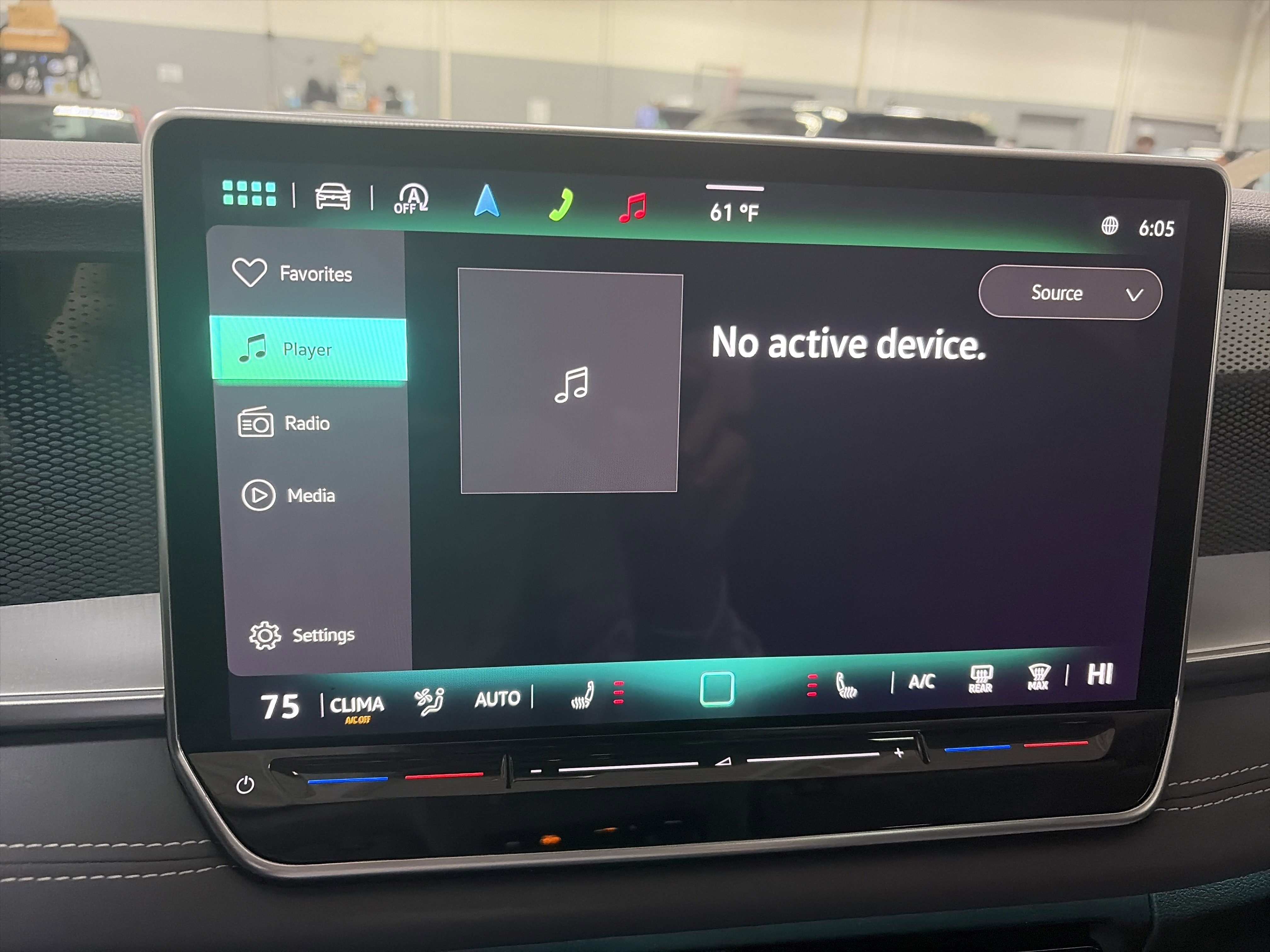 Certified 2025 Volkswagen Tiguan SE image 20