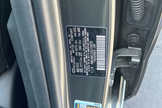 Used 2025 Hyundai Elantra SEL FWD image 39