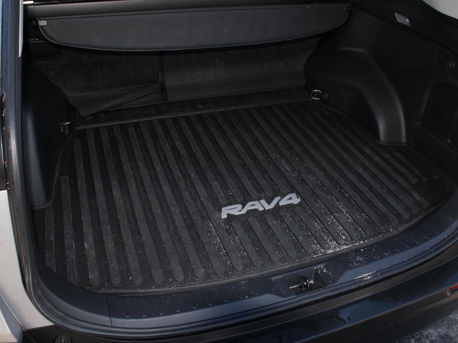 Used 2021 Toyota RAV4 XLE w/ Convenience Package image 8