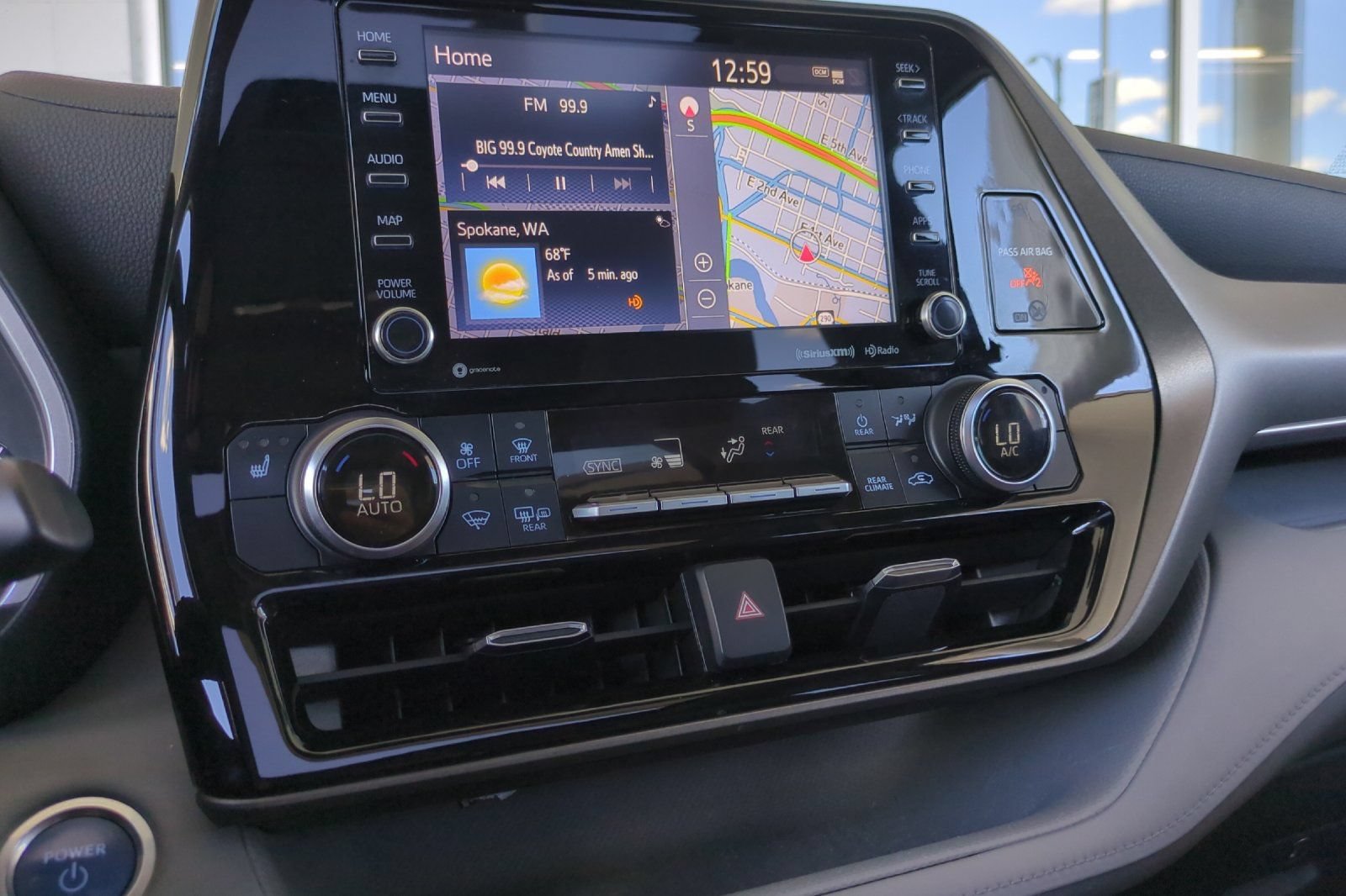 Used 2020 Toyota Highlander XLE AWD/4WD image 28