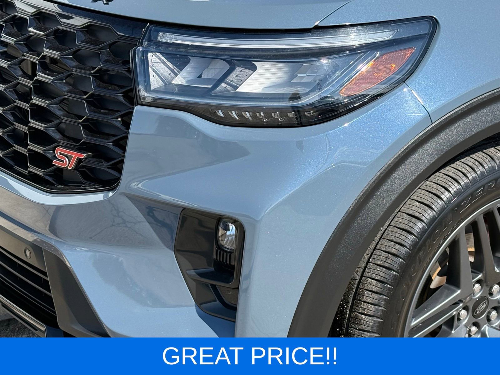 Used 2025 Ford Explorer ST image 17