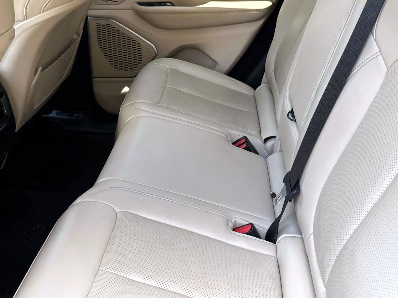 Used 2022 Jeep Grand Cherokee Limited w/ Luxury Tech Group II image 6