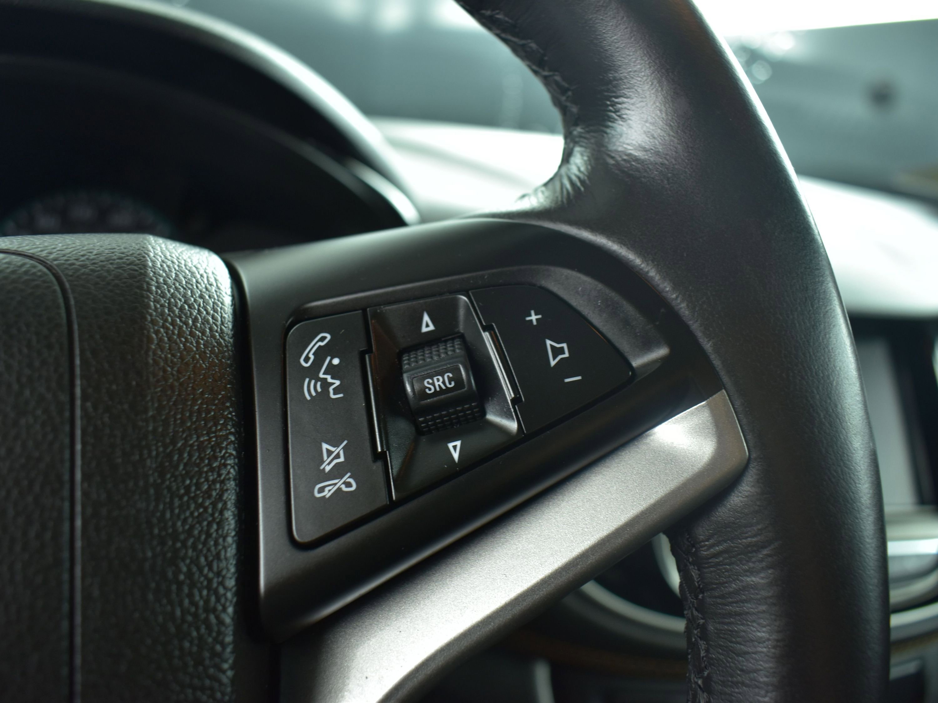 Used 2022 Chevrolet Trax LT w/ LT Convenience Package image 17