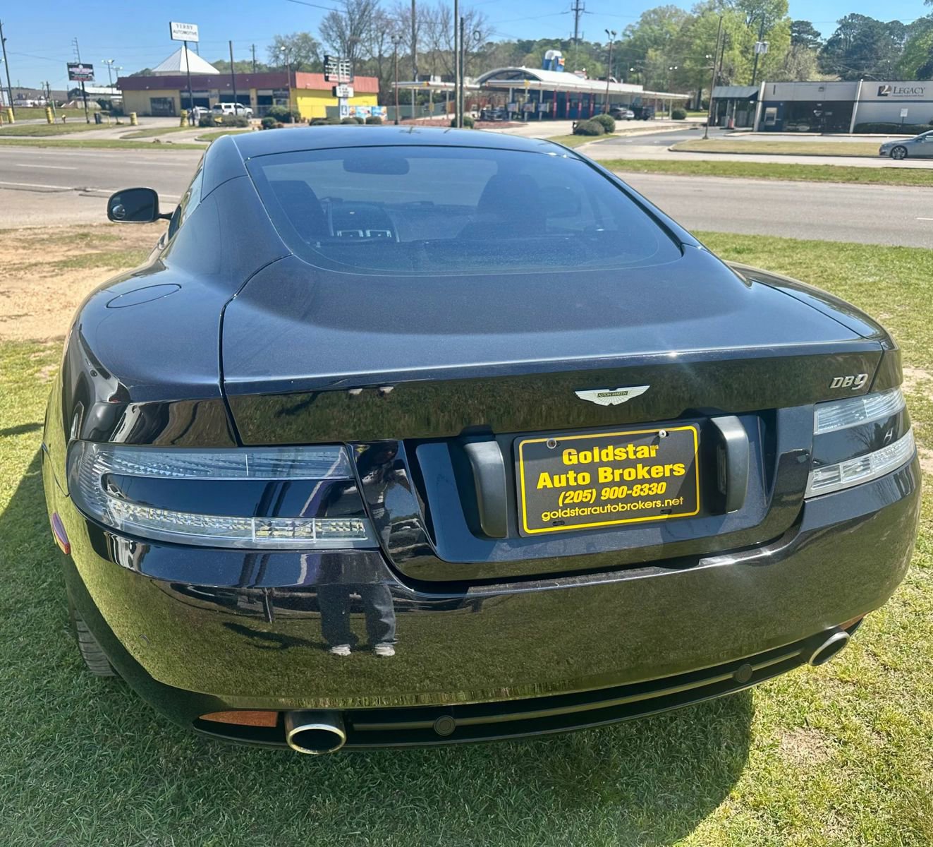 Used 2011 Aston Martin DB9 Coupe RWD image 3