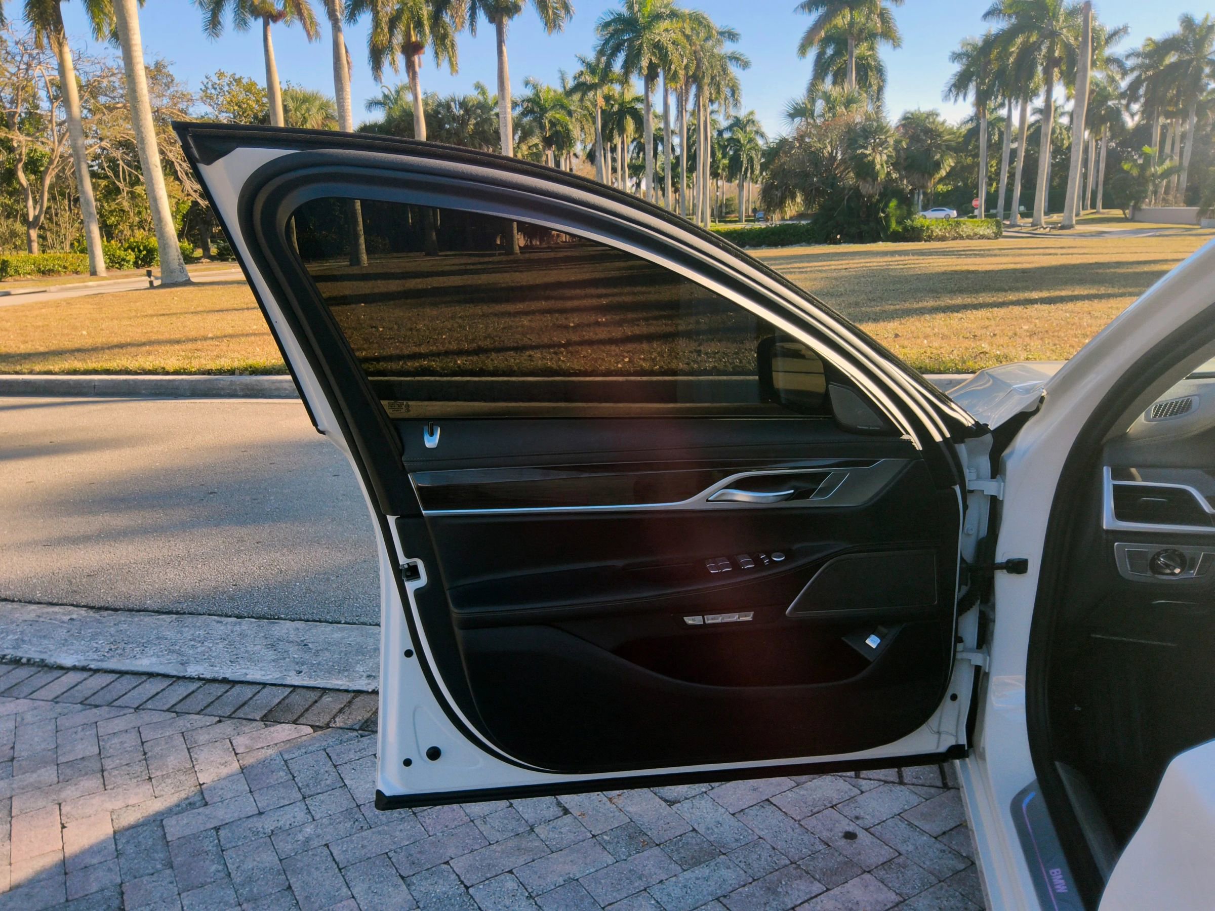 Used 2018 BMW 750i xDrive image 16