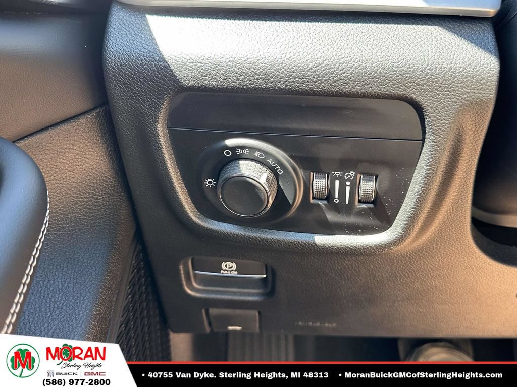 Used 2023 Jeep Grand Cherokee Altitude AWD/4WD image 31