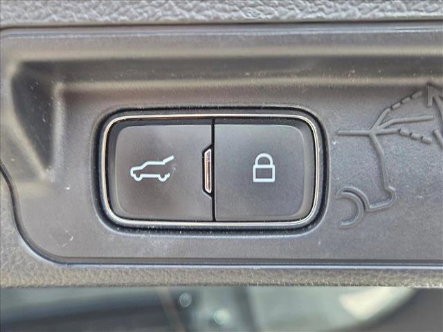 Used 2023 Ford Explorer Limited w/ Limited Technology Package RWD image 7