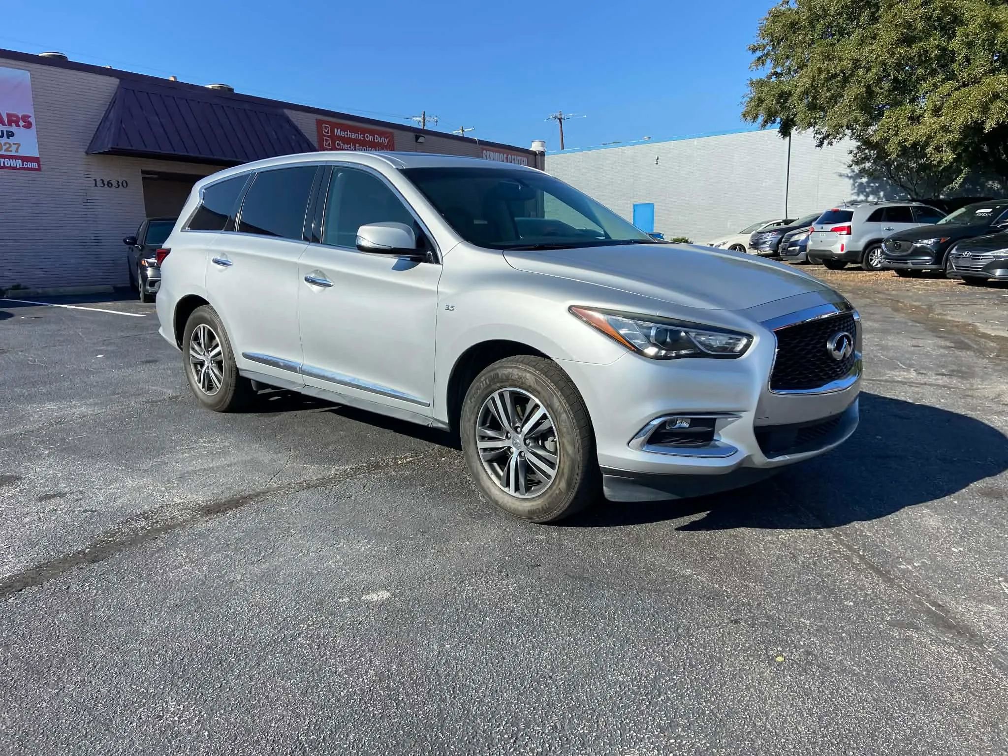 Used 2018 INFINITI QX60 Luxe AWD/4WD image 2
