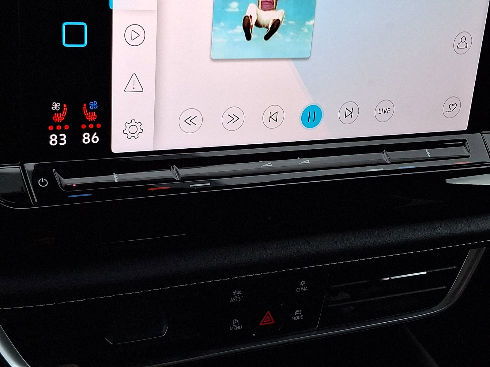 Used 2024 Volkswagen Atlas SE image 17