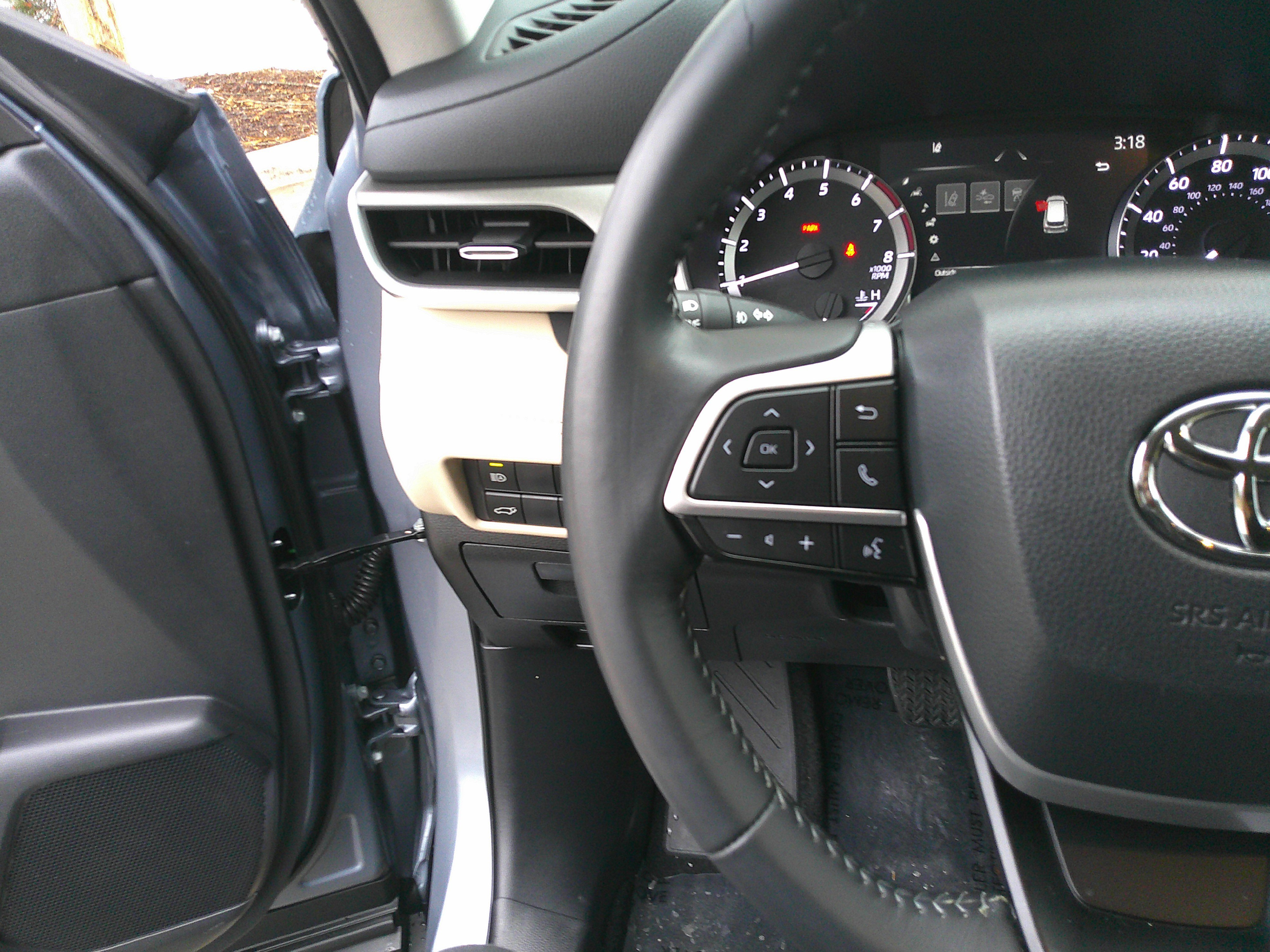 Used 2024 Toyota Highlander XLE image 20