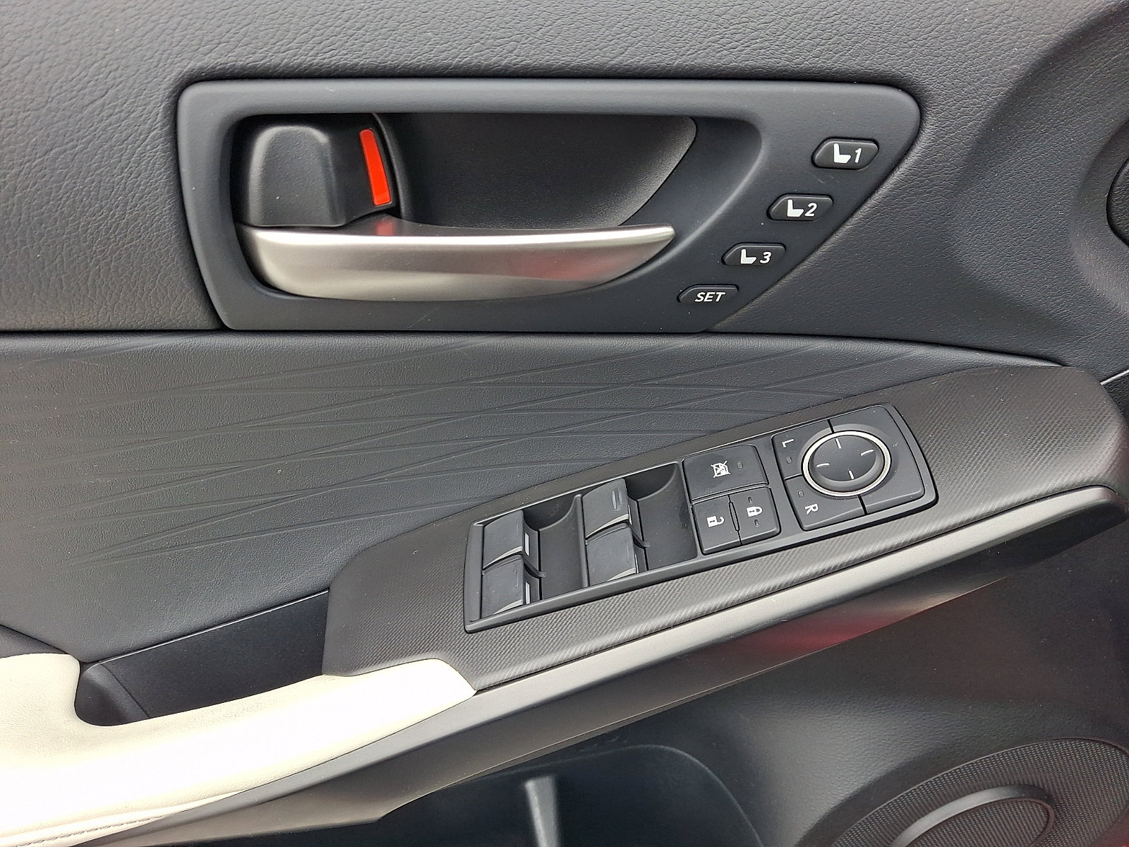 Used 2023 Lexus IS 350 F Sport w/ Memory Package image 11