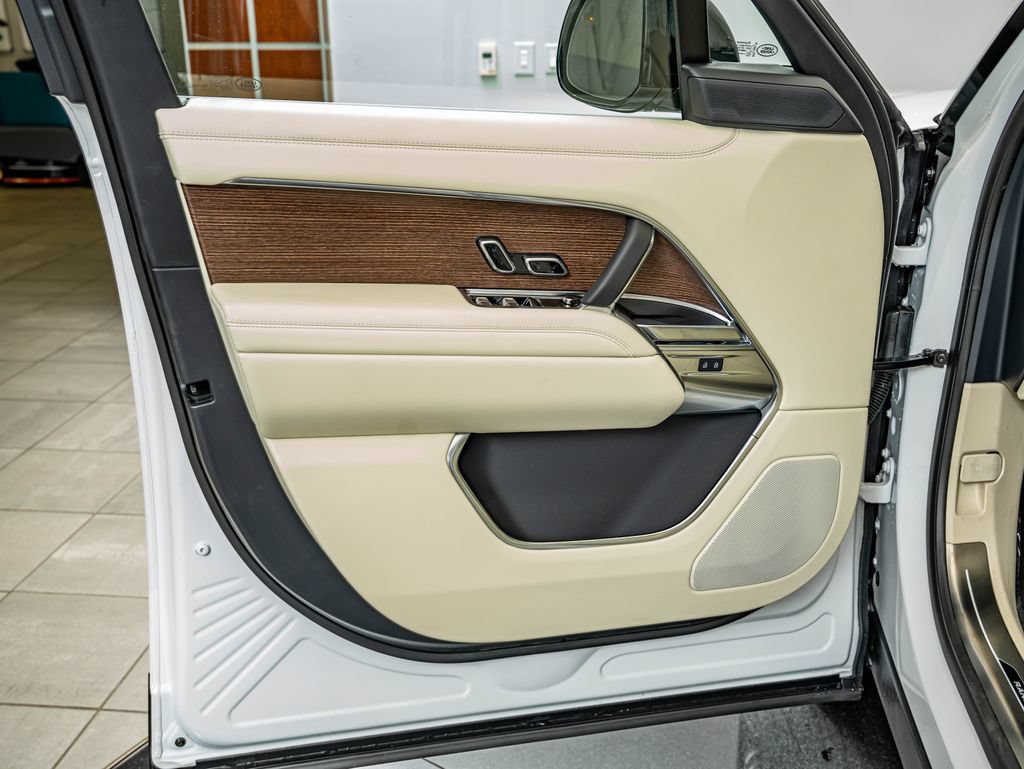 New 2026 Land Rover Range Rover SE AWD/4WD image 19