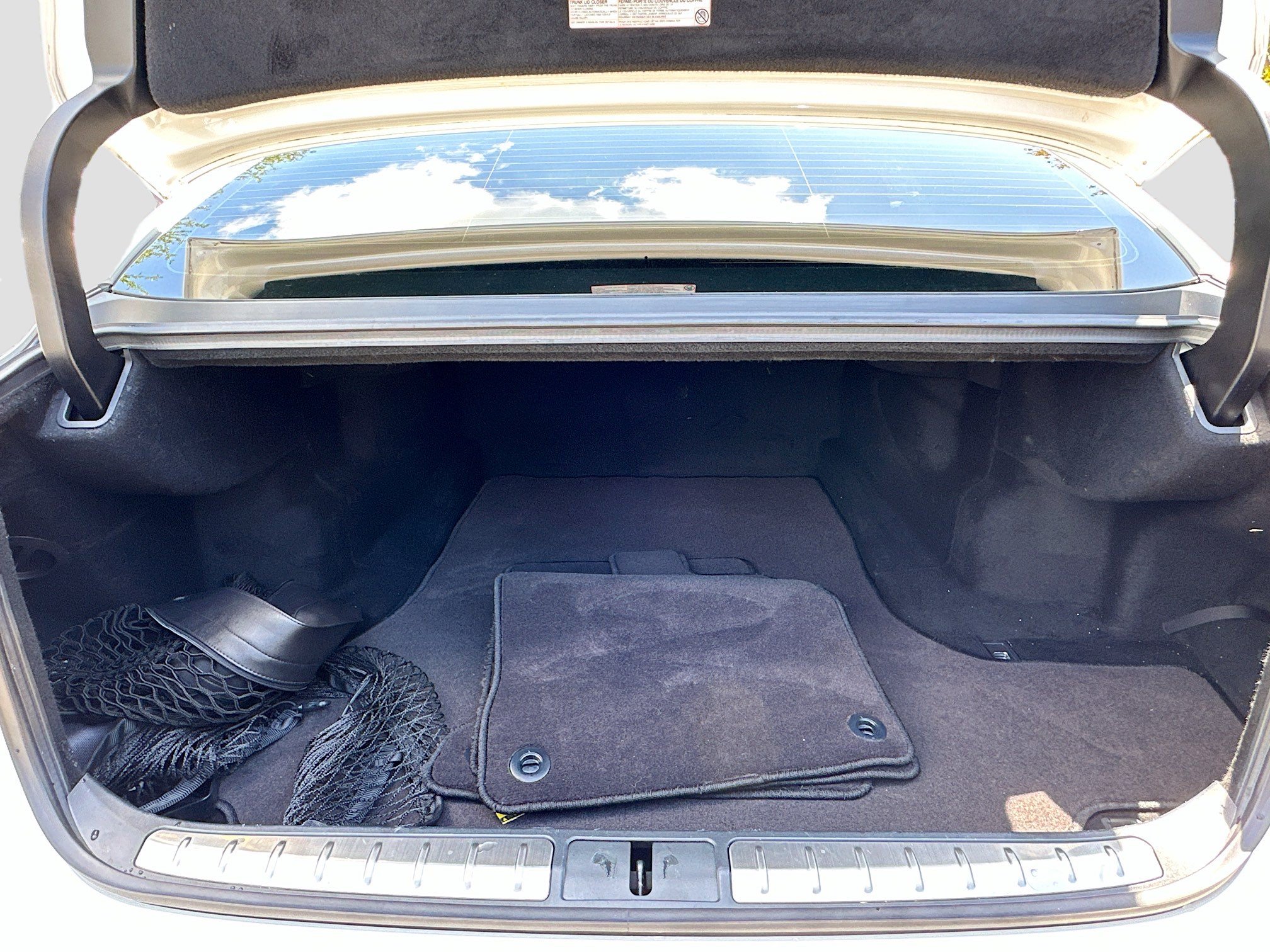 Used 2023 Lexus LS 500 w/ Accessory Package (Z2) RWD image 25