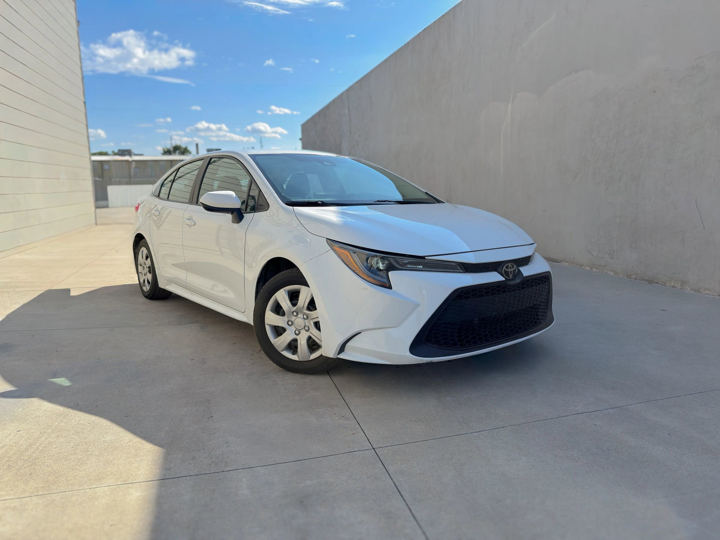 Used 2021 Toyota Corolla LE image 1