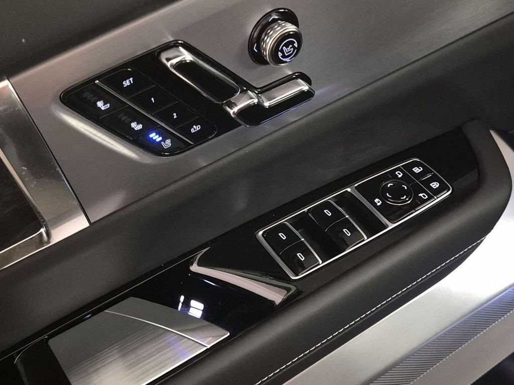 Certified 2026 Cadillac Vistiq Premium Luxury w/ LPO, Floor Liner Package AWD/4WD image 23