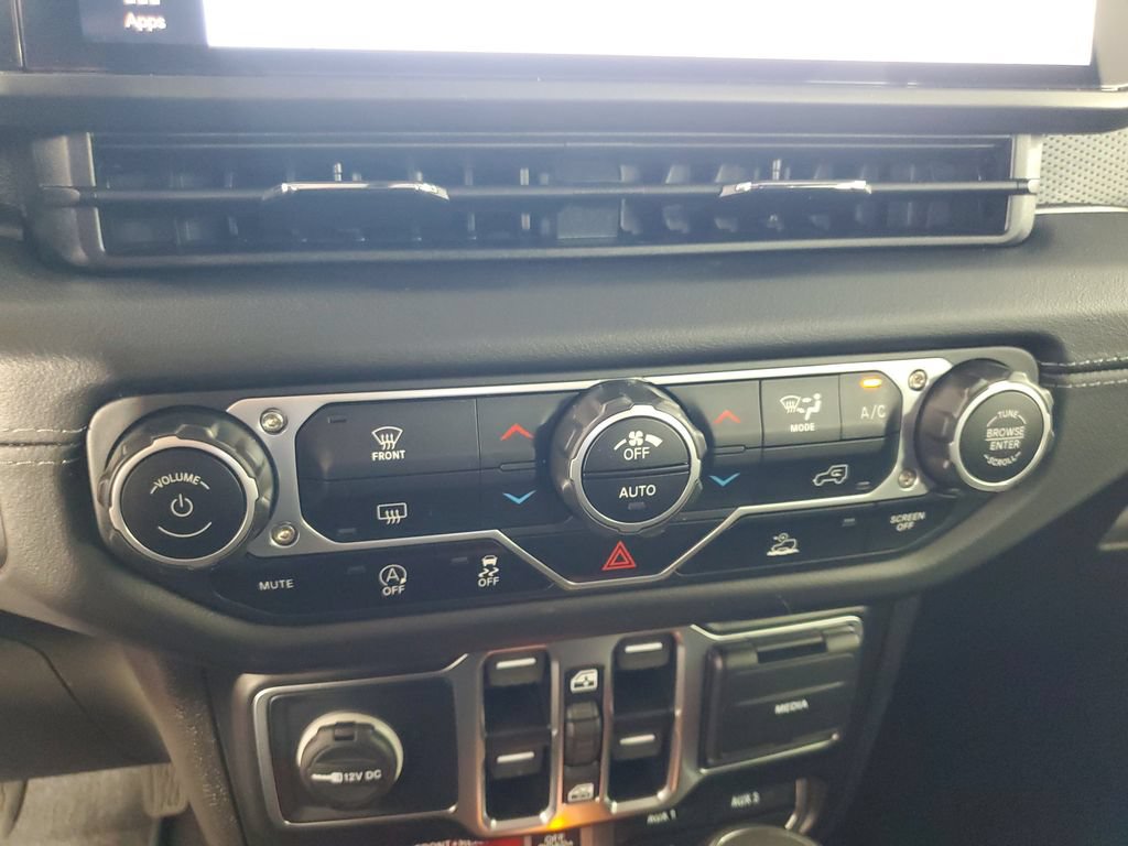 Used 2025 Jeep Wrangler Unlimited Rubicon AWD/4WD image 20