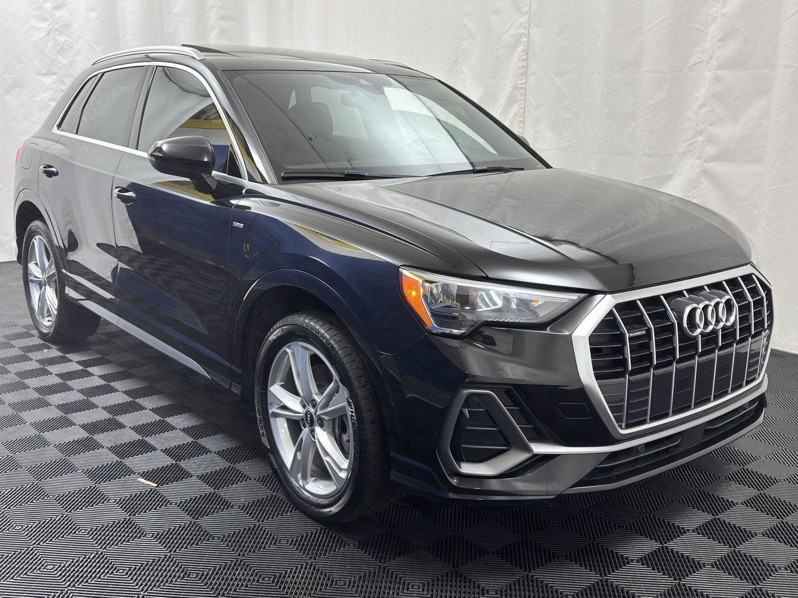 Used 2022 Audi Q3 2.0T Premium w/ Convenience Package AWD/4WD image 11
