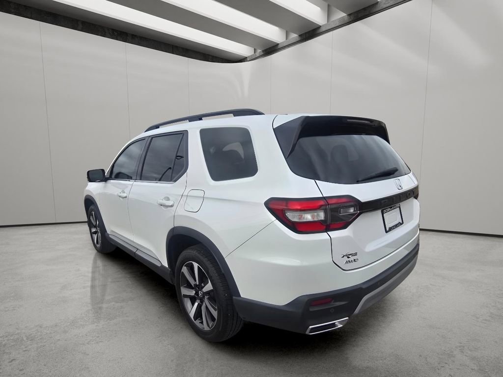Used 2024 Honda Pilot Touring image 3