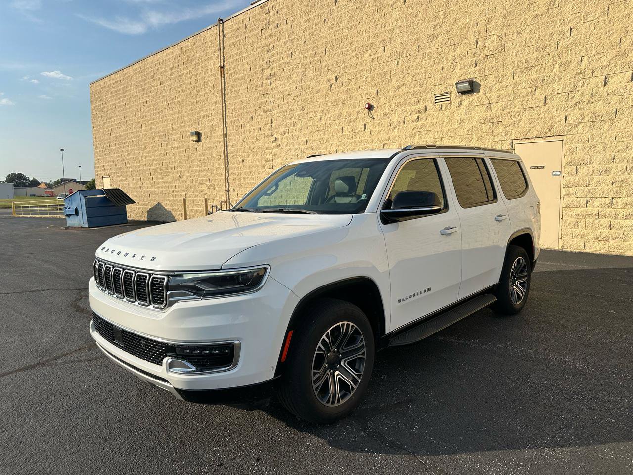 Used 2024 Jeep Wagoneer Series II w/ Flexible Seating Group image 1