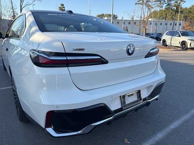 Used 2025 BMW 750e xDrive image 14