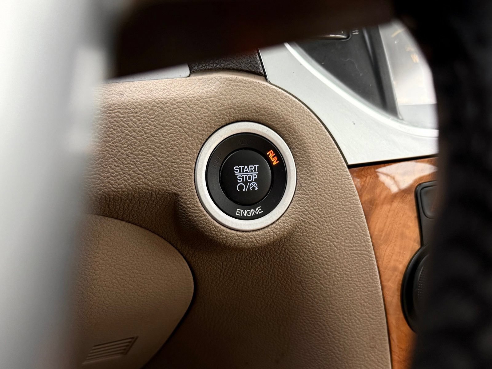 Used 2014 Chrysler 300 C RWD image 39