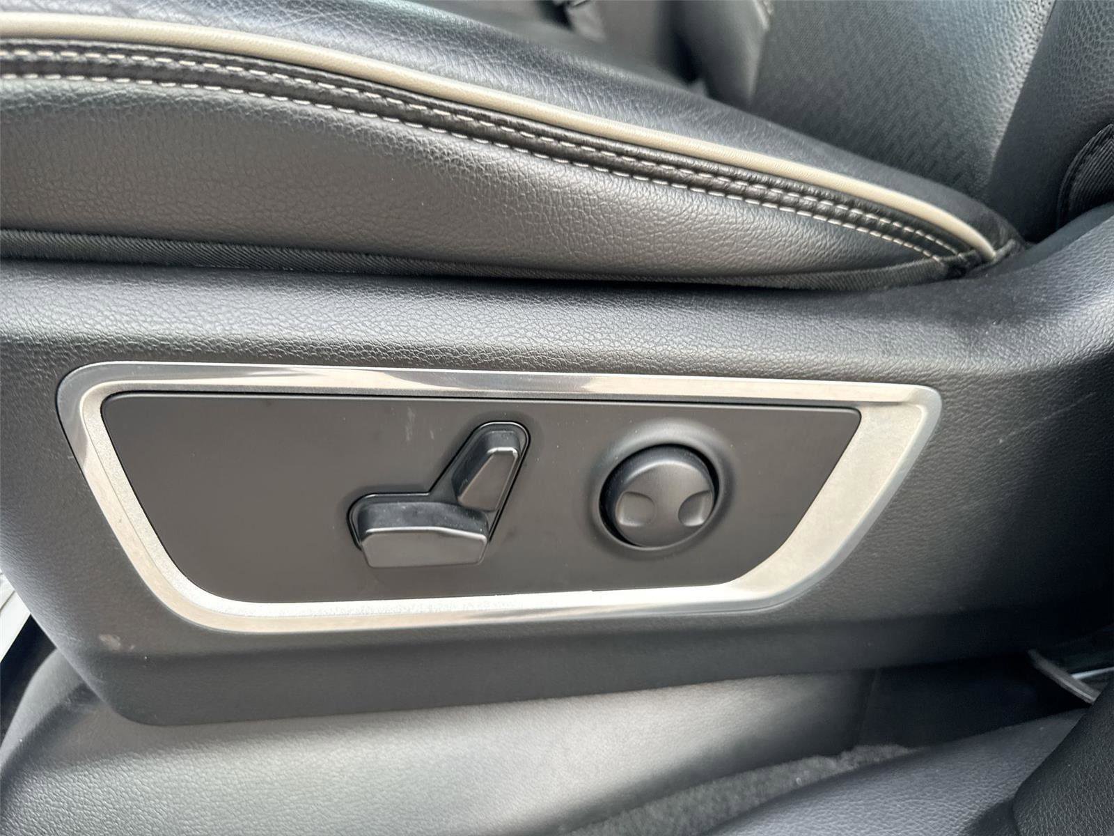 Used 2023 RAM 1500 Laramie AWD/4WD image 12