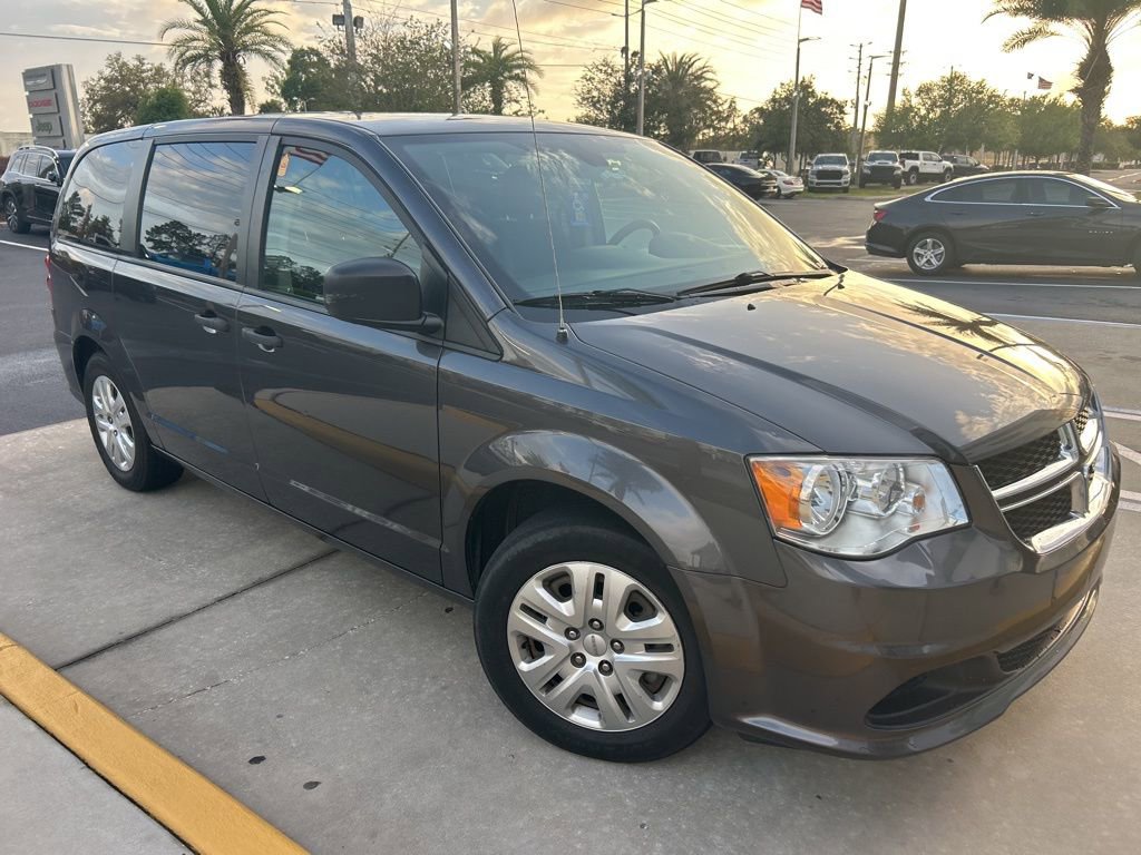 Used 2019 Dodge Grand Caravan SE w/ UConnect Hands-Free Group image 2