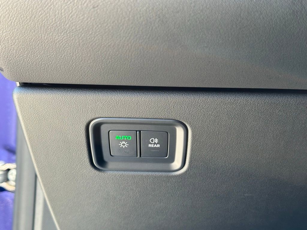 Used 2024 Porsche Macan 4 Electric image 34