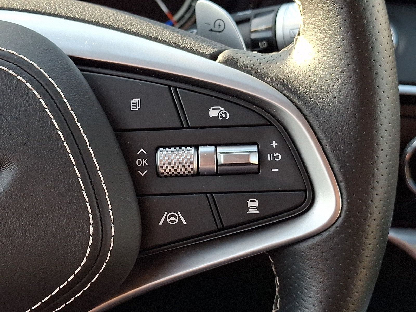 Certified 2023 Genesis Electrified GV70 AWD/4WD image 23