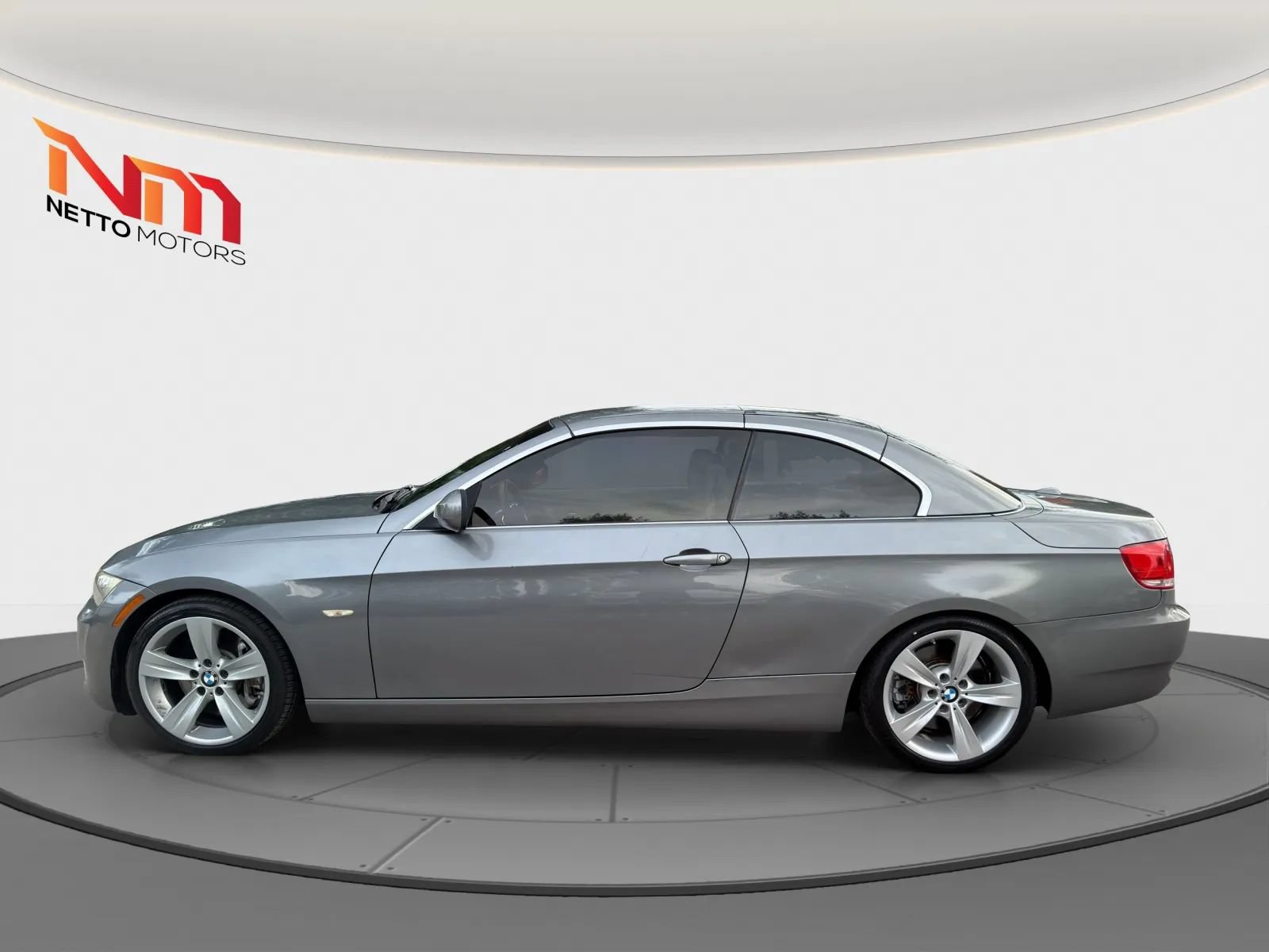 Used 2010 BMW 335i Convertible RWD image 2