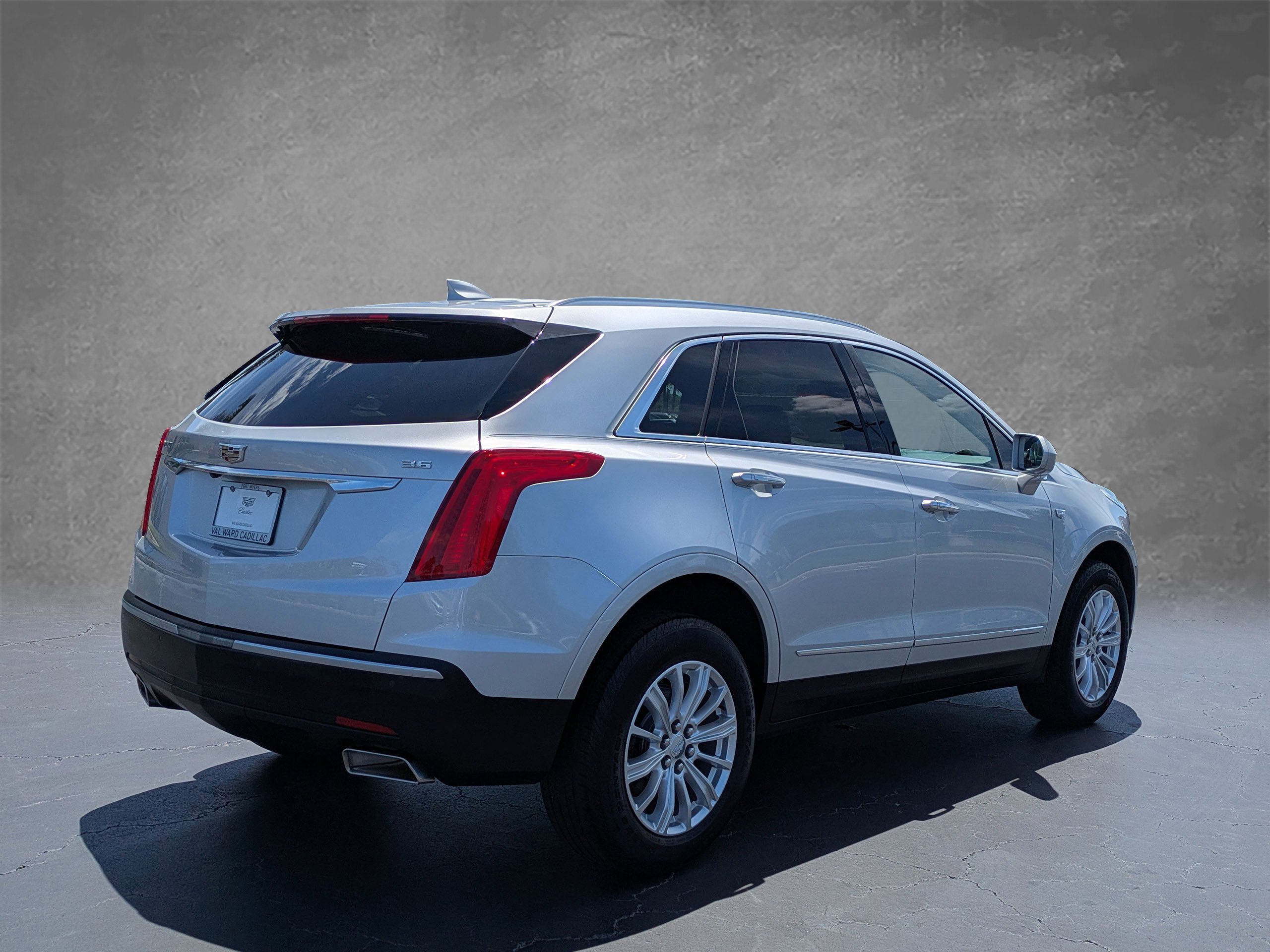 Used 2018 Cadillac XT5 FWD image 6