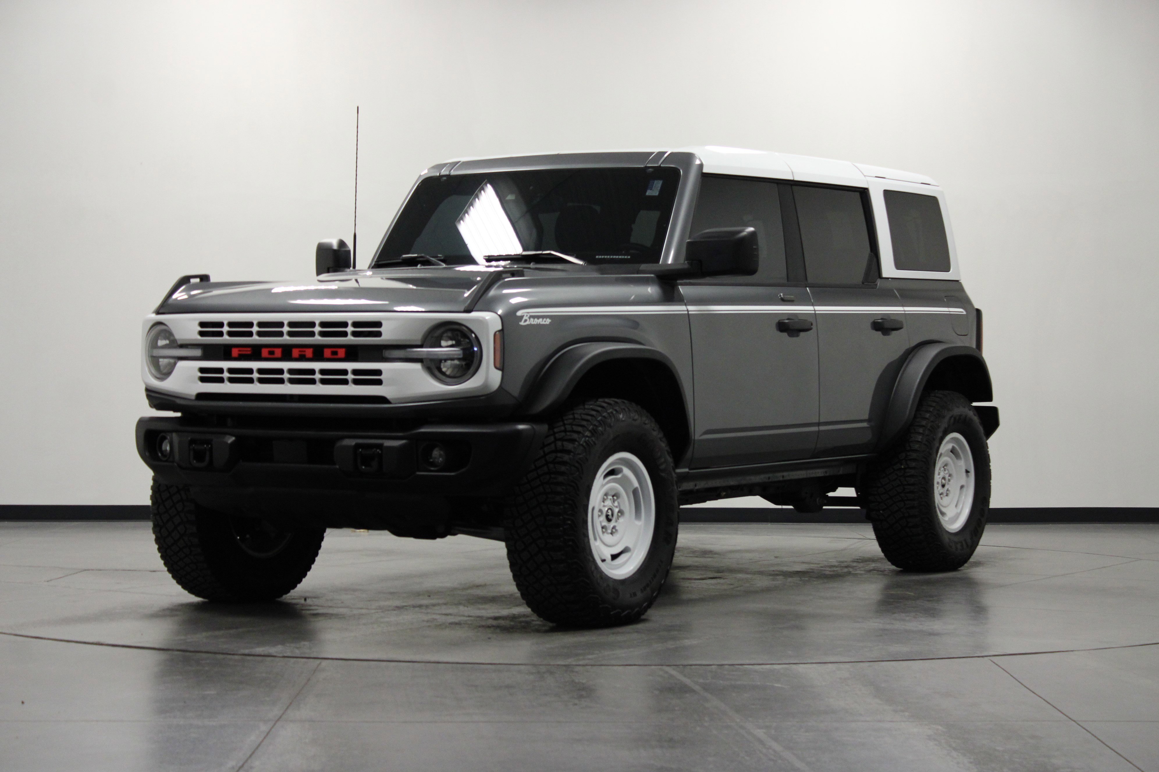 Used 2023 Ford Bronco Heritage Edition image 8