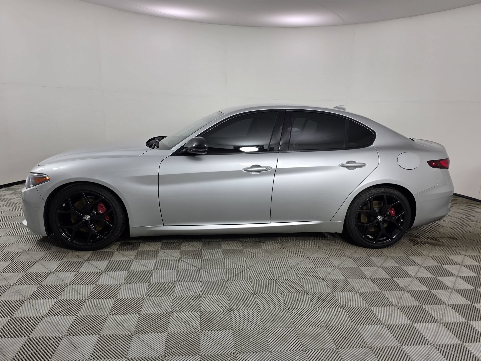 Used 2020 Alfa Romeo Giulia Ti w/ Nero Edizione RWD image 4