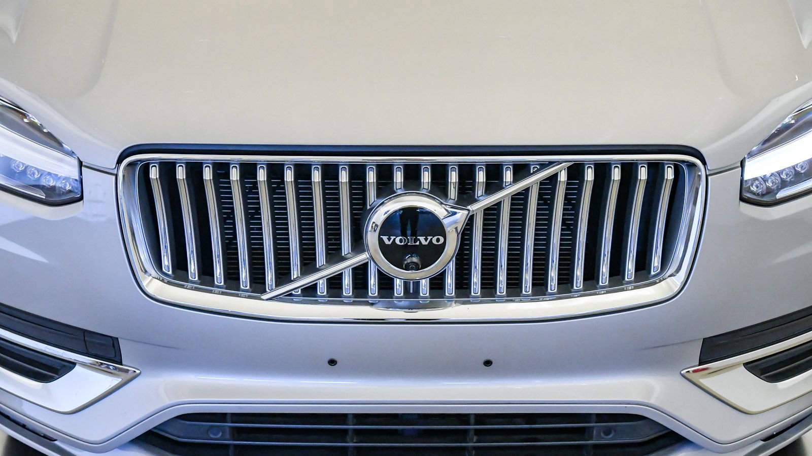 Used 2023 Volvo XC90 B6 Plus w/ Protection Package Premier image 8