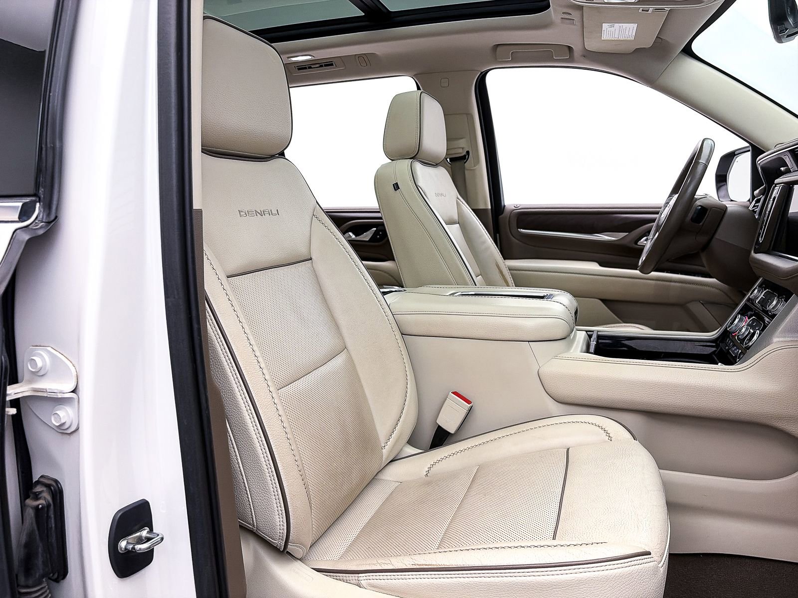 Used 2021 GMC Yukon Denali w/ Denali Premium Package image 40