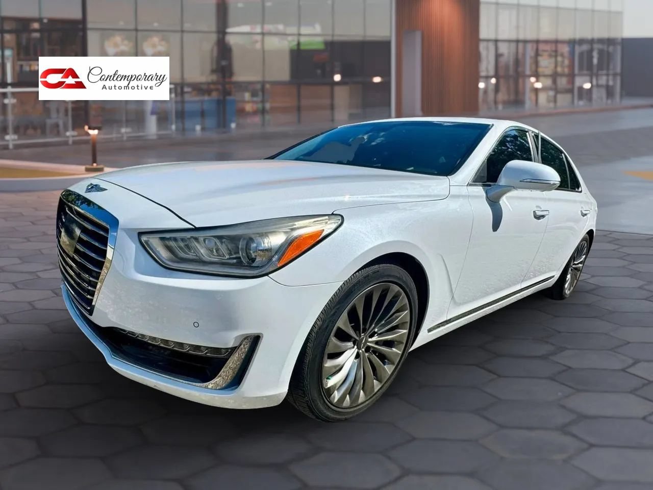 Used 2018 Genesis G90 5.0 Ultimate RWD image 2