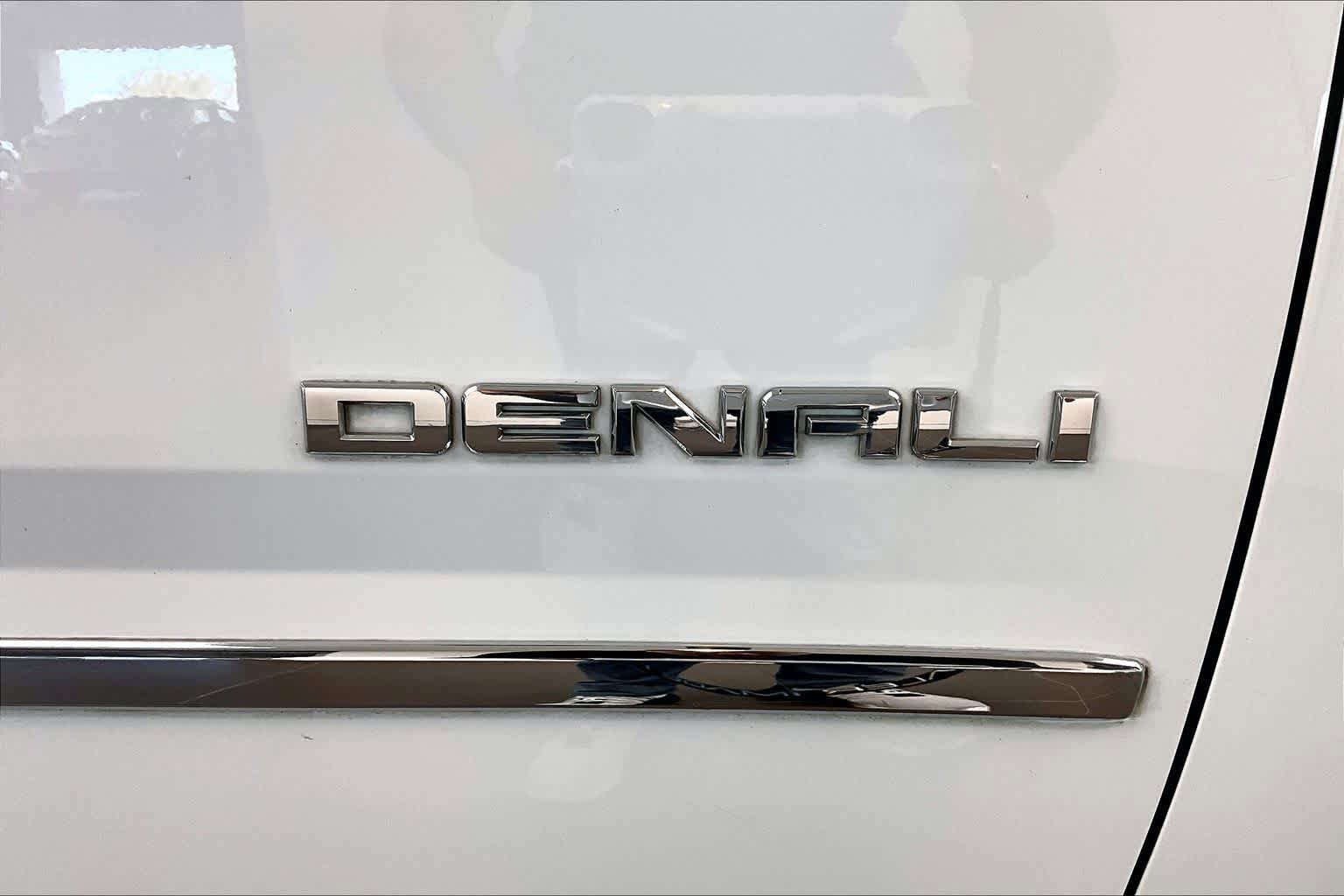 Used 2017 GMC Yukon Denali w/ Open Road Package image 9